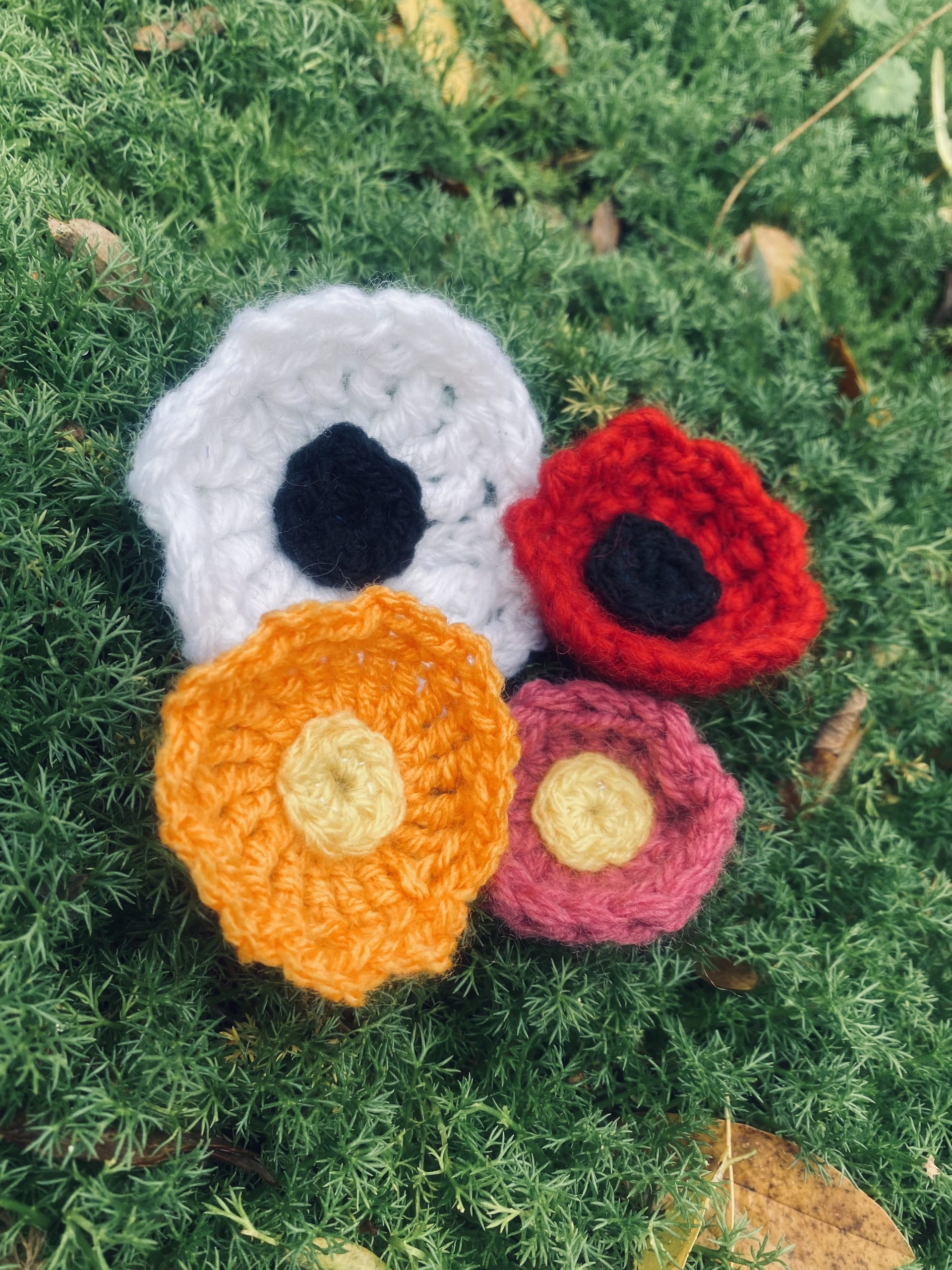 Crochet workshop – make a flower brooch